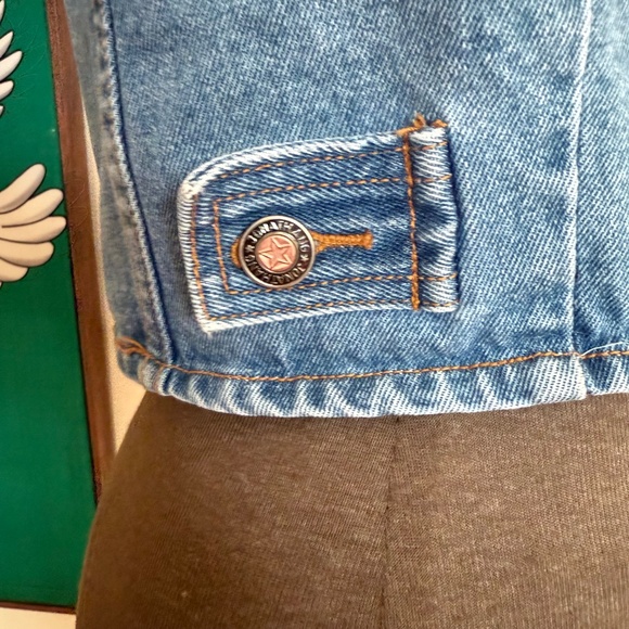 Super cute Vintage 90s Classic light wash denim vest 💙 - Picture 7 of 7